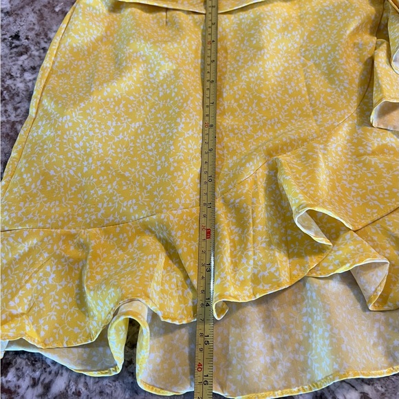 Small Yellow Shein Ditsy Floral Knot Side Wrap Skirt Juniors Womens Mini Ruffles - Picture 3 of 9